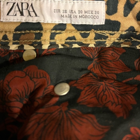 High Waisted Leopard Shorts - Picture 2 of 3